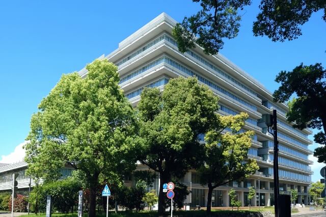 許認可申請は丸投げ可能?書類集めから役所との対応まで