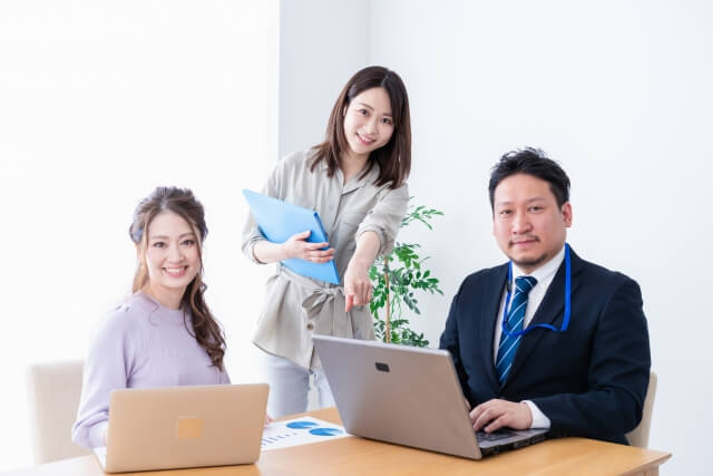 会社設立を行政書士に頼んでできることは？手続き代行やスケジュールを解説