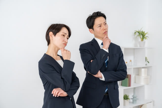 建設業許可を行政書士に頼むべき？メリットや自分で行う場合との比較